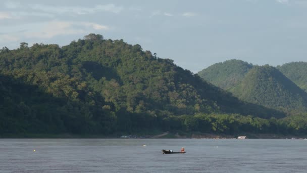 Fiskare Vid Mekongfloden Luang Prabang Laos — Stockvideo