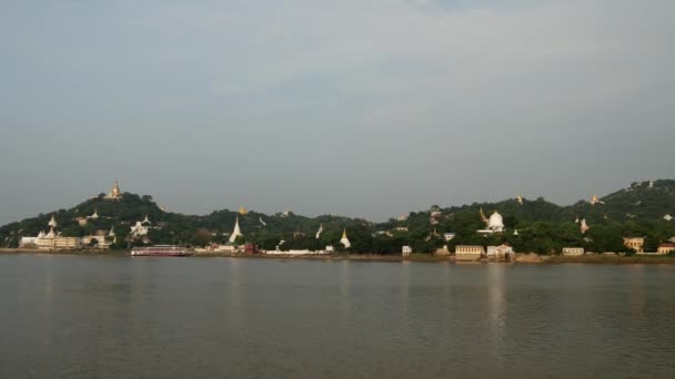 Pagodas Uitzicht Landschap Vanaf Cruiseschip Bij Ayeyarwady Rivier Myanmar Birma — Stockvideo