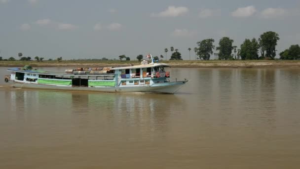 Piccola Nave Crociera Che Passa Sul Fiume Ayeyarwady Myanmar Birmania — Video Stock