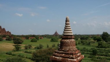 Pan bir pagodadan Bagan, Myanmar, Burma 'daki Dhammayan Gyi Tapınağına