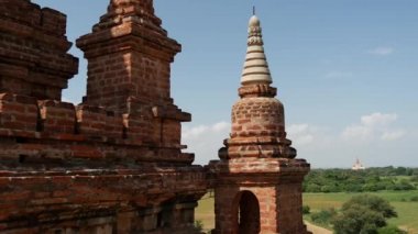 Bagan, Myanmar, Burma 'daki Pagoda' dan Pan.