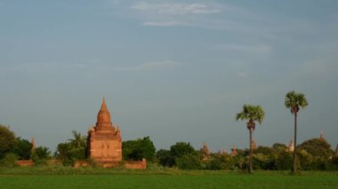 Bagan, Myanmar, Burma 'daki Pagodas arazisinden pan