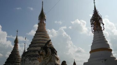Bagan, Myanmar, Burma 'da Beyaz Pagodalar