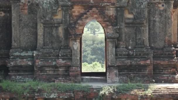 Быстрый Зум Пагоды Через Окно Багане Мьянме Бирме — стоковое видео