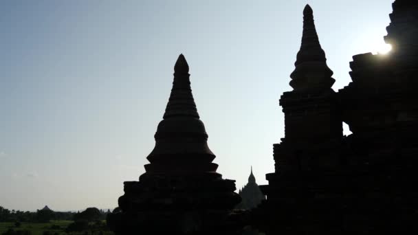 バガン ミャンマー ビルマの日差しのあるパゴダの影 — ストック動画