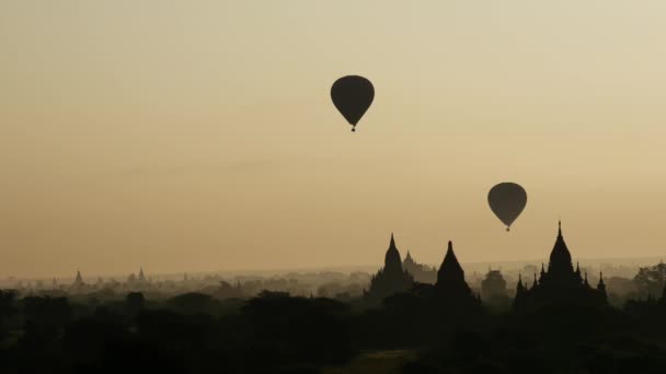 Balónky Létající Při Východu Slunce Nad Pagodami Bagánu Myanmaru Barmě — Stock video