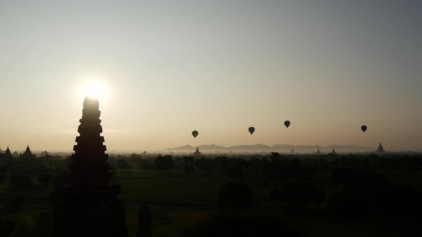 Balony Latające Podczas Wschodu Słońca Nad Pagodami Bagan Myanmar Birma — Wideo stockowe