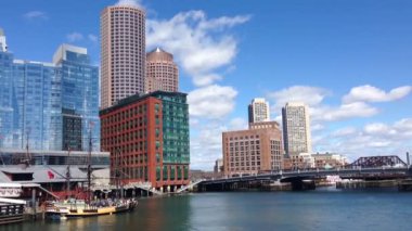 Ufuk çizgisi olan Boston Çay Partisi Gemileri ve Müzesi