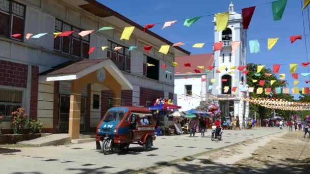 Трицикл Проезжает Перед Церковью Прихода Санто Нино Анда Филиппинах — стоковое видео