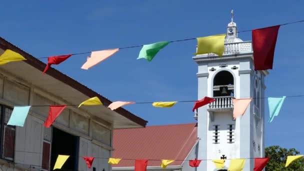 Banderas Frente Iglesia Parroquial Santo Niño Anda Anda Bohol Filipinas — Vídeo de stock