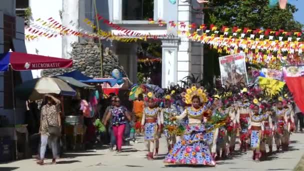 Défilé Des Enfants Devant Église Paroissiale Santo Nino Anda Anda — Video