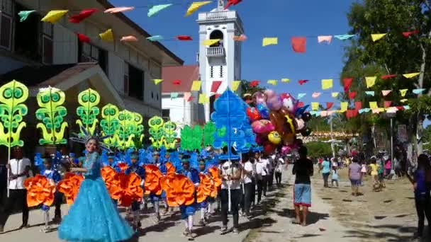 Děti Santo Nino Průvod Před Santo Nino Anda Farní Kostel — Stock video