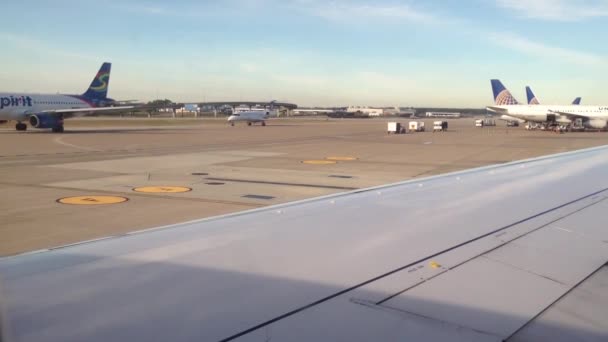 Vliegtuigen Taxiën Houston Airport Texas Verenigde Staten — Stockvideo