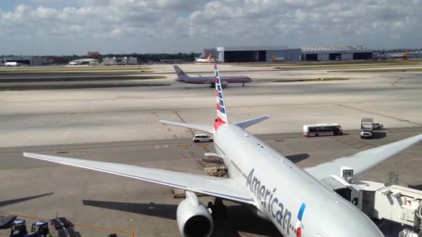 Amerikan Hava Yolları Uçağıyla Miami Havaalanı Abd — Stok video