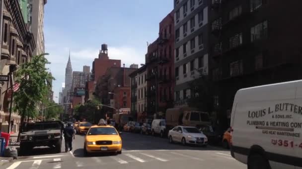 Taxi Med Chrysler Byggnad Bakgrunden Manhattan New York City Usa — Stockvideo