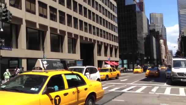 美国纽约市曼哈顿市中心的出租车 — 图库视频影像