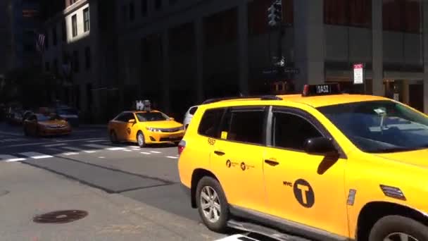 Pan Taxi Downtown Manhattan New York City Usa — Stock Video