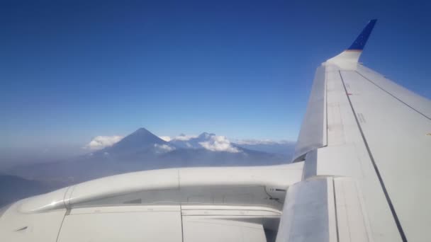 Приготовьтесь Посадке Международном Аэропорту Аврора Гватемала Города Pacaya Вулкано Заднем — стоковое видео
