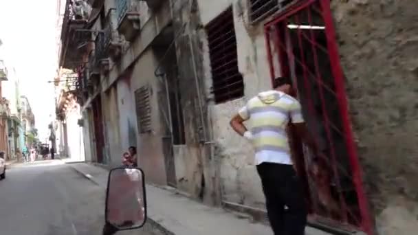 Autorijden Een Scooter Door Havana Cuba — Stockvideo