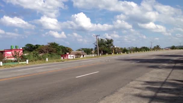 Класичний Автомобіль Автостраді Куби — стокове відео