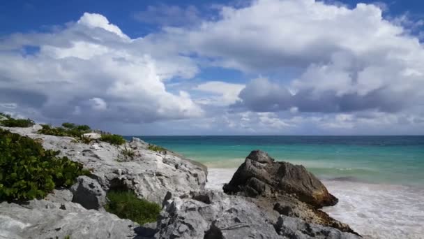 Γαλάζια Ακτογραμμή Βράχια Στο Tulum Yucatan Μεξικό — Αρχείο Βίντεο