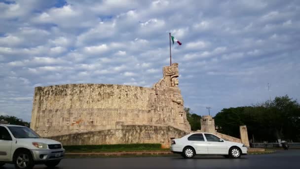 Heimatdenkmal Und Kreisverkehr Merida Yucatan Mexiko — Stockvideo