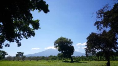 Nikaragua 'daki Mombacho volkanı.