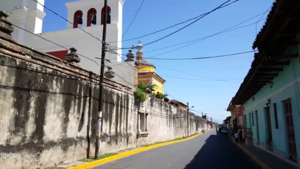 Мимо Собора Сан Франциско Гранаде Никарагуа — стоковое видео
