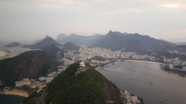 Rio de Janeiro Brezilya 'daki Sugarloaf Dağı' nın zirvesinden hızlı dönüş.