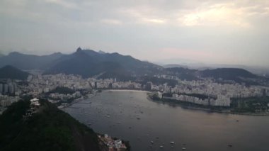 Rio de Janeiro Brezilya 'daki Sugarloaf Dağı' nın zirvesinden görüntü
