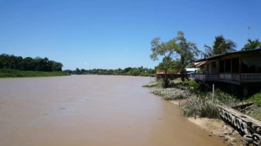 Saramacca Rivier in Groningen Surinam