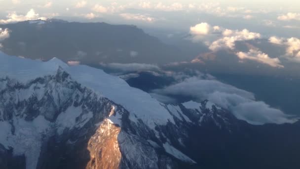 Πετώντας Πάνω Από Βουνά Κοντά Στο Παζ Βολιβία — Αρχείο Βίντεο