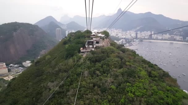 通往巴西里约热内卢Sugarloaf山的缆车 — 图库视频影像