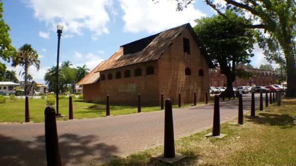 パラマリボ スリナムのゼラニア砦周辺の歴史的家屋 — ストック動画