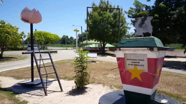 Estatua Independencia Groninga Surinam — Vídeo de stock