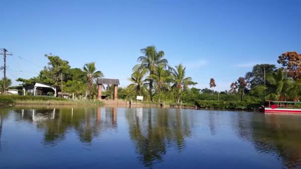 Llegando Bakkie Pueblo Surinam Largo Del Río Commewijn — Vídeos de Stock