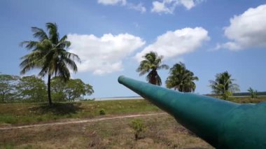 Nieuw Amsterdam Surinam 'daki Suriname Nehri' nde büyük bir kilise.