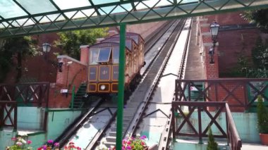 Macaristan, Budapeşte 'deki Buda Kalesi' ne giden teleferik.