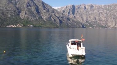 Kotor Montenegro dağlarının manzarasından yankı