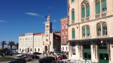 Şehir merkezi Hırvat bayrağıyla bölündü