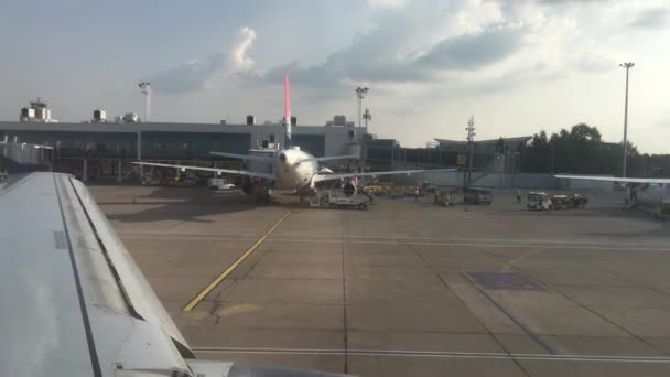 Φεύγοντας Από Αεροδρόμιο Νίκολα Τέσλα Του Βελιγραδίου Την Airserbia — Αρχείο Βίντεο