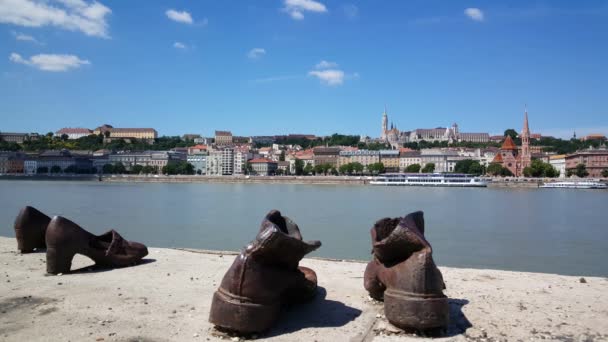 Shoes Danube Bank Monumento Budapest Hungría — Vídeos de Stock