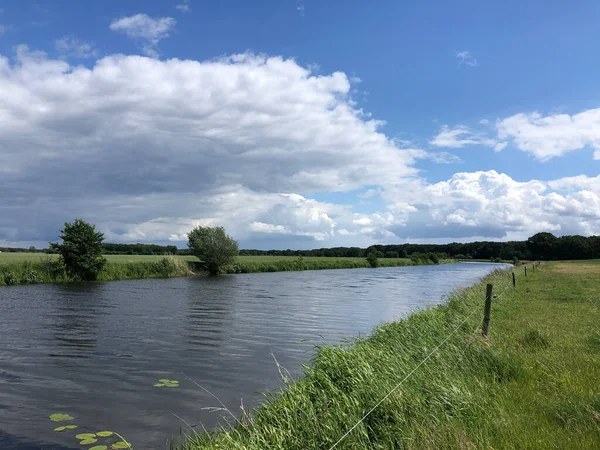 オランダのOverijsselの川Vecht — ストック写真