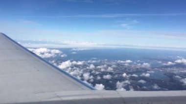 Estonya üzerinden Tallinn 'e doğru uçuyor