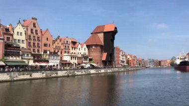 Gdansk Polonya 'daki Motlawa Nehri ve rıhtımı