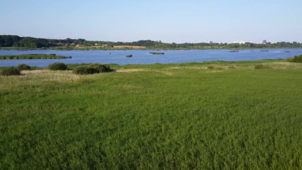 Paysage rural avec un lac à Arhus Danemark