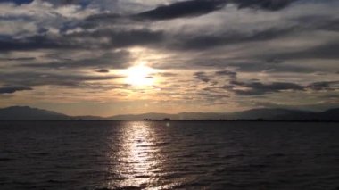 Thassos Yunanistan 'a giderken feribottan gün batımı