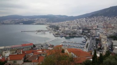 Kavala limanı Yunanistan 'daki Akropoli Kavalas' tan görüldü