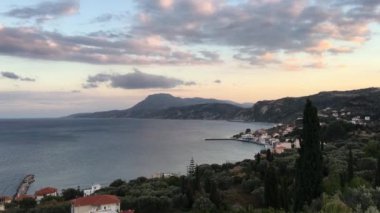 Platana Yunanistan 'da gün batımından sonra zaman aşımı