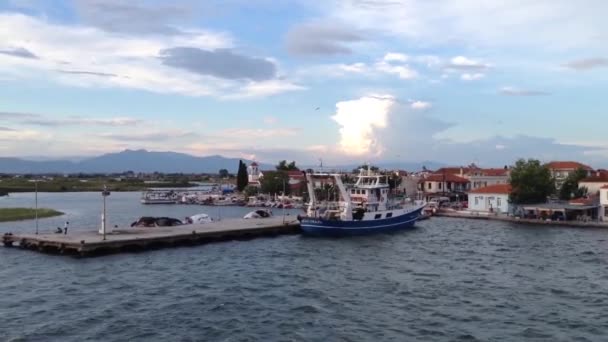 Ferry Saindo Porto Keramoti Grécia — Vídeo de Stock